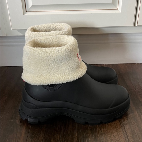 Like New! Hunter Esme Lug Sole Waterproof Boots - Picture 5 of 8